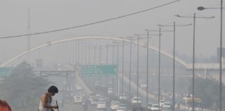 La India lucha contra la contaminación: Un desafío para la salud y el medio ambiente.